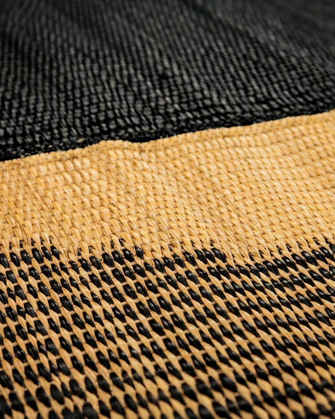Rug NEBETTI TWIN 1 (Black Edition)
